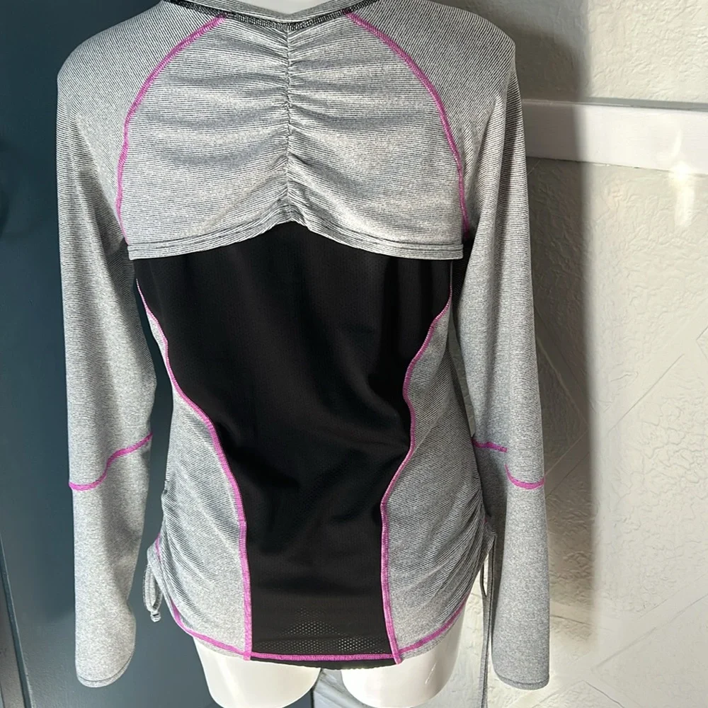 Lucy tech shirt with dashing stripes - Picture 2 of 8